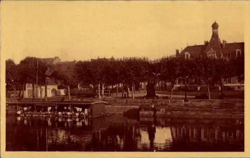 Ak Montceau les Mines Saône et Loire, Canal du Centre, Quai de l’Hotel de Ville