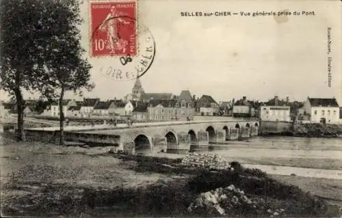 Ak Selles sur Cher Loir et Cher, vue generale prise du Pont