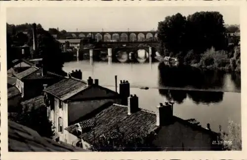 Ak Limoges Haute Vienne, Vue sur la Vallee, Au fond le Viaduc de la ligne, Paris-Toulouse