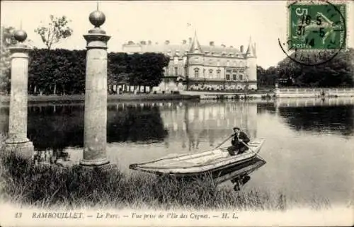 Ak Rambouillet Yvelines, Park, vue prise de l'Ile des Cygnes, Ruderboot