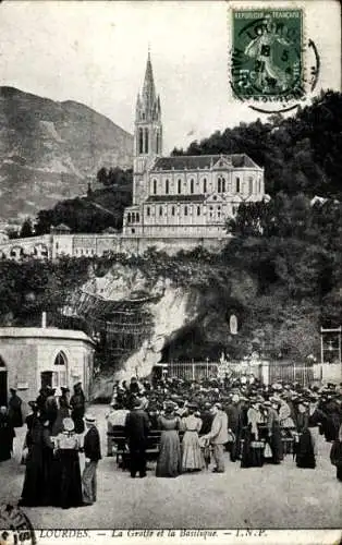 Ak Lourdes Hautes Pyrénées, Grotte, Basilika