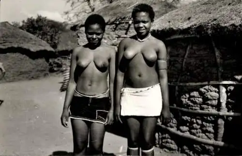 Foto Ak Afrika, Zwei Frauen, Busen