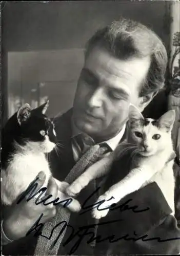 Ak Schauspieler O. W. Fischer, Portrait mit zwei Katzen, Autogramm