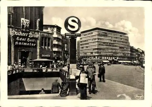 Ak Berlin Tiergarten, Potsdamer Platz, Treppe zur U-Bahn, Pschorr Bräu, Zeitungsverkäufer