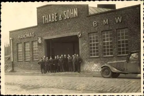 Foto Ak Dortmund im Ruhrgebiet, Werkstattgebäude Thabe & Sohn, Hanomag, BMW, Mechaniker