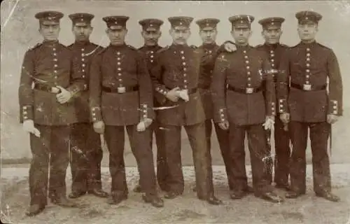 Foto Ak Deutsche Soldaten in Uniformen