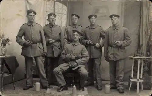 Foto Ak Deutsche Soldaten in Uniformen