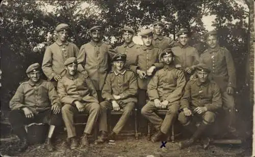 Foto Ak Soldaten in Uniformen, Gruppenaufnahme