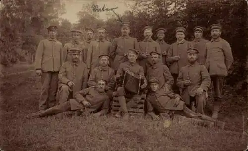 Foto Ak Deutsche Soldaten in Uniformen, Gruppenaufnahme