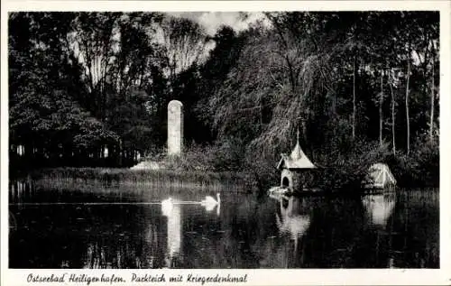 Ak Heiligenhafen, Ostseebad, Parkteich mit Kriegerdenkmal, Schwäne