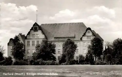 Ak Herford Westfalen, Königin-Mathilde-Schule, Wiese