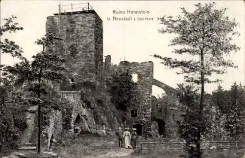 Ak Neustadt Südharz, Blick auf die Ruine Hohnstein, Passanten, Mauerwerk