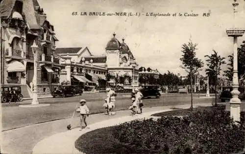 Ak La Baule sur Mer Loire Atlantique, L'Esplanade et le Casino, une famille