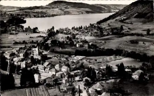 Ak Charavines-les-Bains Isère, Fliegeraufnahme, See