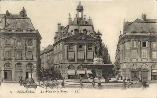 Ak Bordeaux Gironde, Place de la Bourse, Brunnen