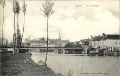 Ak Vaas Sarthe, Teilansicht, Ufer, Brücke