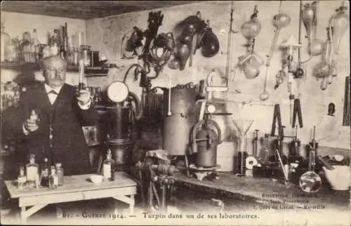 Ak Turpin in einem seiner Laboratorien, Krieg 1914