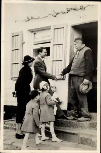 Ak Henri d’Orléans mit Frau Isabelle d’Orléans-Bragance und Kindern, Unerwarteter Besuch