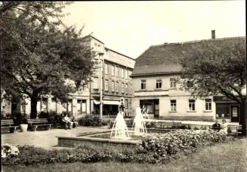 Ak Schkeuditz in Sachsen, Markt, Springbrunnen