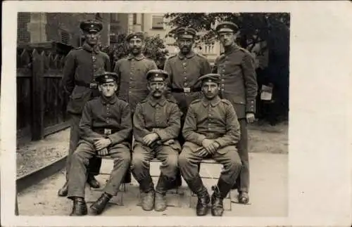 Foto Ak Deutsche Soldaten in Uniformen, Gruppenaufnahme