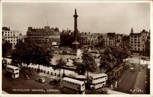 Ak London Stadt England, Trafalgar Square, Nelson Monument