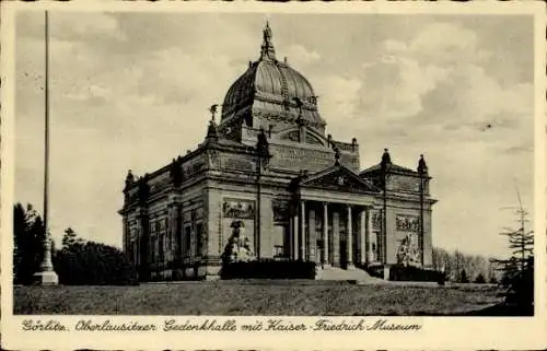 Ak Görlitz in der Lausitz, Oberlausitzer Gedenkhalle mit Kaiser Friedrich Museum