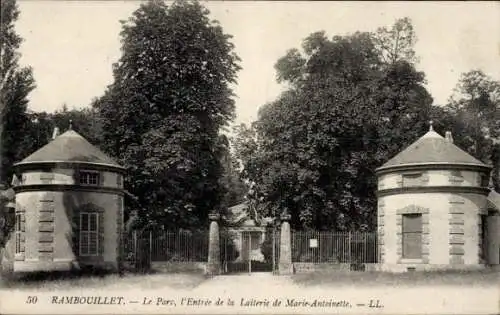 Ak Rambouillet Yvelines, Park, l'Entree de la Laiterie de Marie-Antoinette