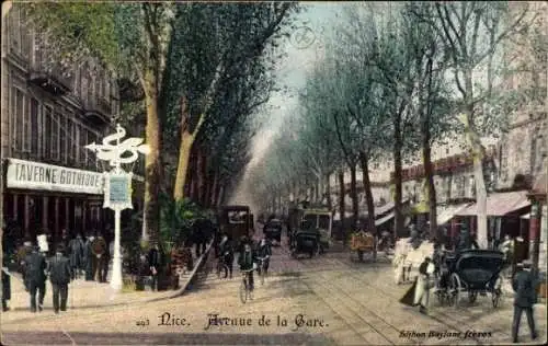 Ak Neufchâtel en Bray Seine Maritime, Avenue de la Gare, Straßenbahn