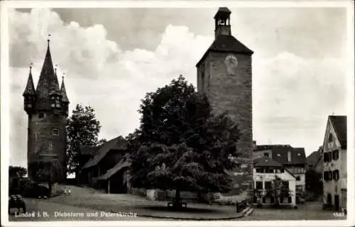 Ak Lindau im Bodensee, Diebsturm und Peterskirche