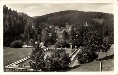 Ak Triberg im Schwarzwald, Freibad, Kriegerdenkmal