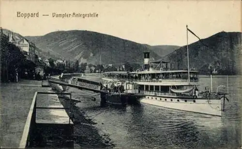 Ak Boppard, Blick zur Anlegestelle, Dampfer, Berge