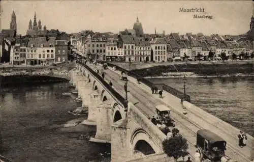 Ak Maastricht Limburg Niederlande, Maasbrücke, Blick auf die Stadt und die Brücke