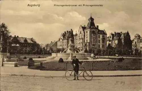 Ak Augsburg in Schwaben, Prinzregentenbrunnen mit Prinzregentenplatz, Fahrradfahrer