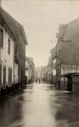 Foto Ak Lieser an der Mosel, Straße bei Hochwasser