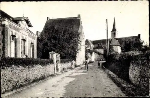 Ak Louvaines Meine et Loire, La Mairie et l'Eglise