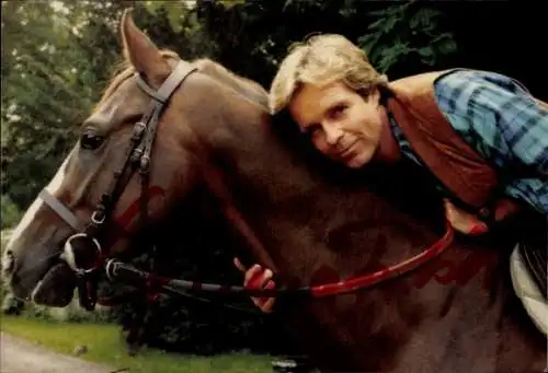Ak Schauspieler Thomas Fritsch, Portrait, Pferd, Rivalen der Rennbahn, Autogramm