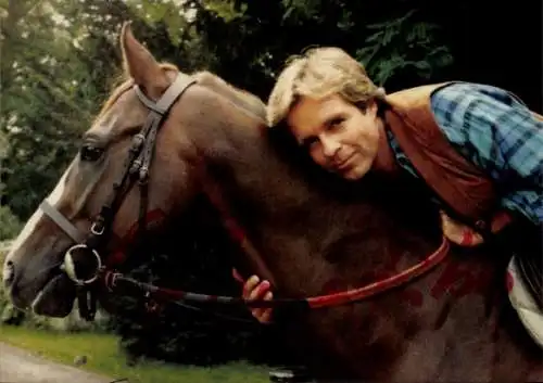 Ak Schauspieler Thomas Fritsch, Portrait, Pferd, Rivalen der Rennbahn, Autogramm