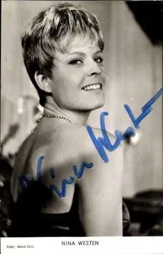 Ak Schauspielerin und Sängerin Nina Westen, Portrait, schulterfrei, Autogramm