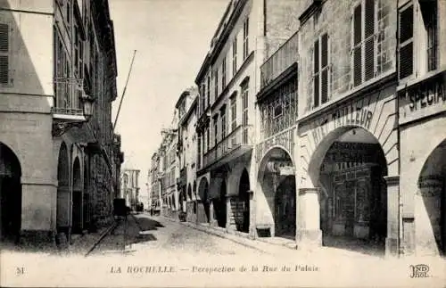 Ak La Rochelle Charente Maritime, Perspective de la Rue du Palais