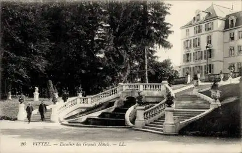 Ak Vittel Lothringen Vosges, Escalier des Grands Hotels