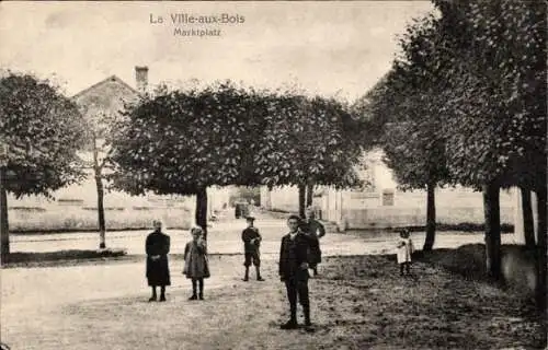 Ak La Ville aux Bois Aube, Marktplatz, Kinder, Gebäude