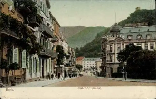 Ak Bad Ems an der Lahn, Bahnhof Straße, Fußgänger