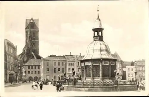 Ak Hansestadt Wismar, Markt, Wasserkunst, Brunnen, Türme