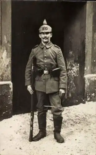 Foto Ak Soldat in Uniform, Regiment 105