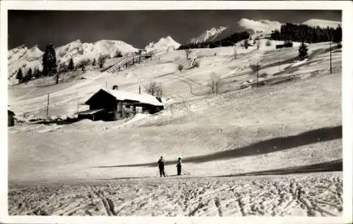 Ak La Clusaz Haute Savoie, les Aravis, ligne du Tele-Traineau, Skifahrer, Winter