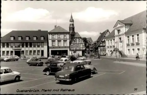 Ak Quakenbrück in Niedersachsen, Markt, Rathaus, Autos, Turm