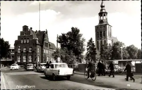 Ak Nordhorn in der Grafschaft Bentheim, Teilansicht der Kirche, Straßenpartie