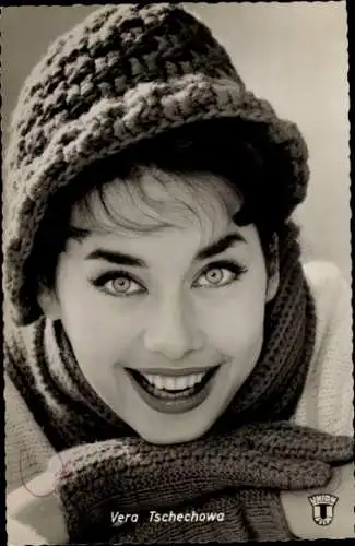 Ak Schauspielerin Vera Tschechowa, Portrait, Film Das Mädchen mit den Katzenaugen, Autogramm