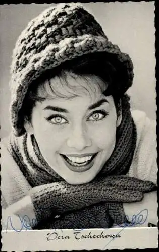 Ak Schauspielerin Vera Tschechowa, Portrait, Film Das Mädchen mit den Katzenaugen, Autogramm