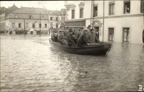 Foto Ak Neuwied, Luisenplatz, Hochwasser, Geschäft Louis Frede